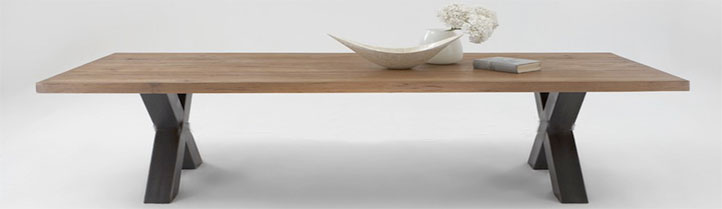 Eiken tafel met x poot van metaal