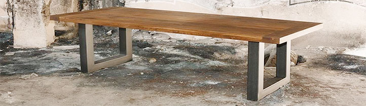 eiken tafel met metalen poten