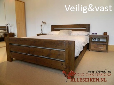 Zelf een bed bouwen, dat kan van massief eiken bij www.alleseiken.nl