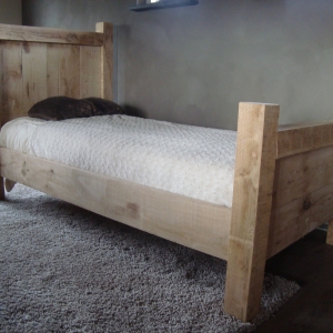 Geweldig mooie eiken bedden. Bedden massief eikenhout. Alleseiken.