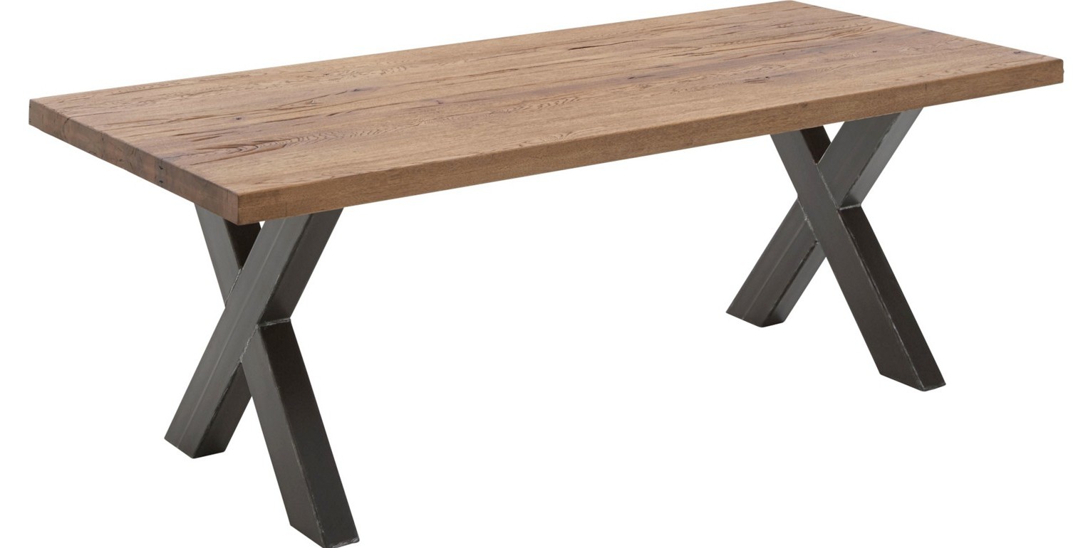 Eiken houten tafels met metalen onderstel. Robuuste en stoere eikenhouten tafels.