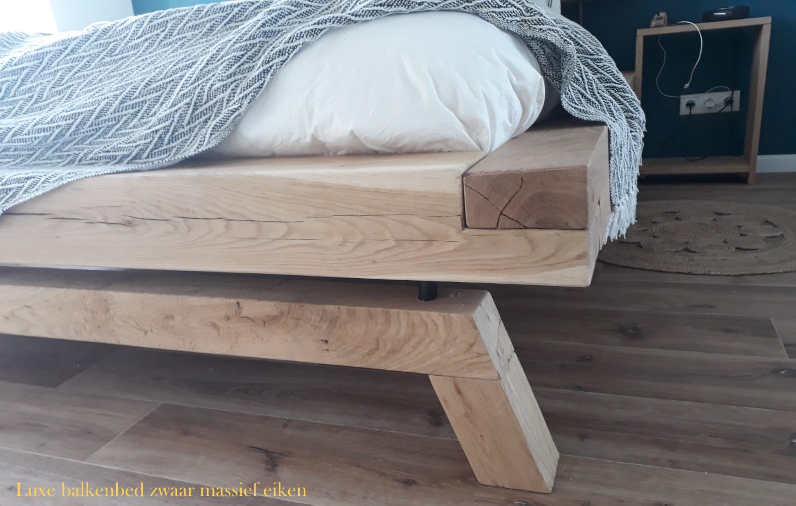 Eikenhouten bed. Massief eiken