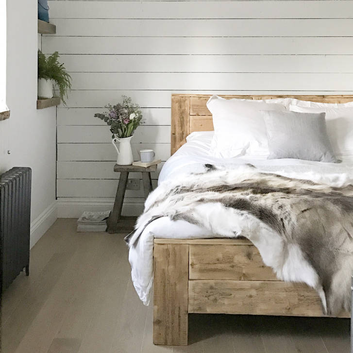 Een houten bed kopen?, dat doe je bij alleseiken.nl