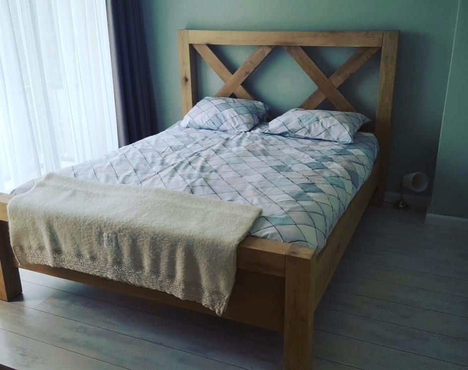 Super aanbieding eiken bed bij Alleseiken.nl